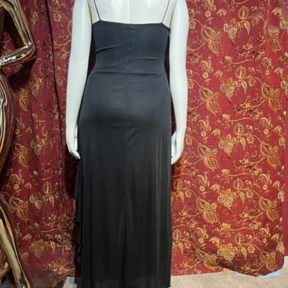 B. Smart Black Gown - Picture 2 of 7